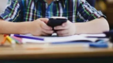 Din 2018, Franța interzice telefoanele mobile în școli