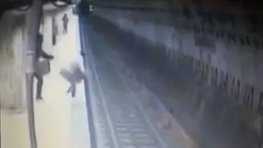 Crima de la stația de metrou Dristor putea fi prevenită: Prima victimă a criminalei, care a reușit să scape, a anunțat autoritățile, dar poliția nu a avut timp să o asculte (VIDEO)