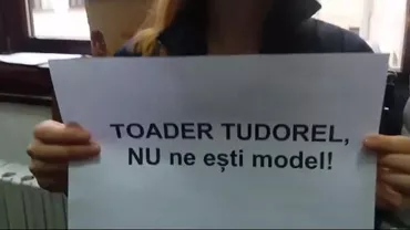 ”TOADER TUDOREL, NU ne ești model!”: Studenţii Facultății de Drept din Iaşi au protestat faţă de modificările legilor justiției (VIDEO)