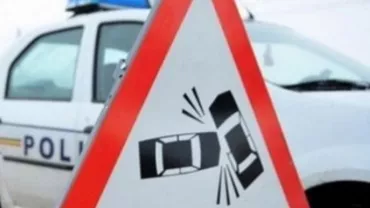 Sibiu: O mașină s-a răsturnat în afara șoselei. Patru răniți