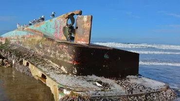 Un vas-fantomă a apărut din senin pe o plajă foarte cunoscută! (VIDEO)