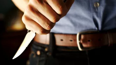 Violențe de sărbători: Bodyguard, înjunghiat într-un local. Polițiștii îl caută pe agresor (VIDEO)