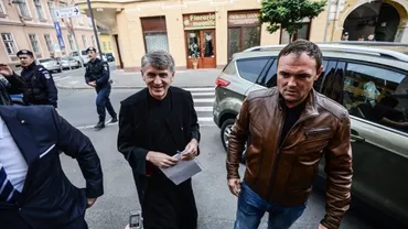 Cristian Pomohaci colindă păzit de Poliție (VIDEO)