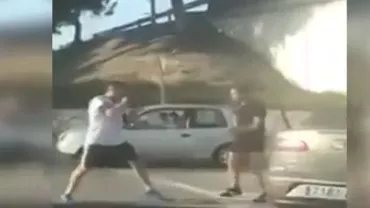 Imaginile zilei: BĂTAIE ca în filme, în trafic. Și-au împărțit PUMNI și PICIOARE în văzul tuturor! Cum s-a terminat totul (VIDEO)