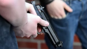 JAF la o benzinărie din Satu Mare. Casiera, amenințată cu un PISTOL de JUCĂRIE