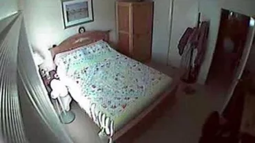 ULUITOR! A montat trei CAMERE VIDEO în camera FIULUI său ca să vadă când face dragoste cu prietena sa, dar nu se aștepta la asta! De ce SURPRIZĂ a avut parte (FOTO)