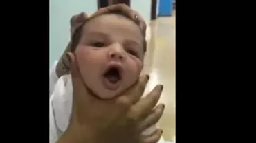 Trei asistente medicale au batjocorit un bebeluș bolnav: Imagini șocante (VIDEO)