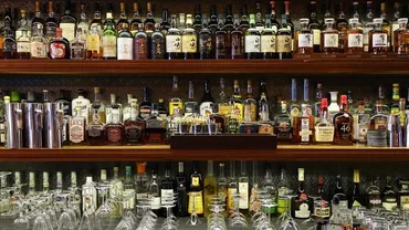 Românii TRAG TARE la MĂSEA. Pe ce loc ne situăm în Europa la consumul de ALCOOL