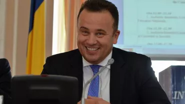 Revoluția lui ”Genunche”. Liviu Pop dă elevului român fabuloasa sumă de... 25 de lei!