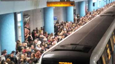 Noi probleme la Metrorex: Un tren s-a defectat în staţia Obor provocând aglomeraţie