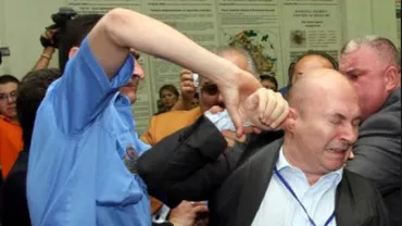 Victor Ponta, atac la rupere la Codrin Ştefănescu: "Un bufon al lui Vadim Tudor. O caricatură a fostului PRM"