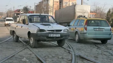 Invazie de rable pe şosele ţării: Eliminarea timbrului de mediu a dus la o explozie a importului de autoturisme second hand (VIDEO)