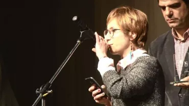 SCANDAL la „Zilele Eminescu” - Botoșani. O poetă a șocat asistența: „Îţi introduc ... în pântec, România“ (VIDEO) 