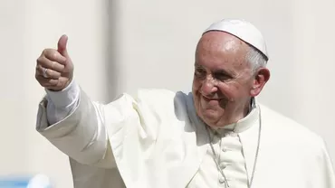 Papa Francisc a oficiat în avion căsătoria unui cuplu de însoţitori de zbor (FOTO)