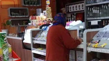 IMAGINEA ZILEI: O bătrână S-A DESCĂLȚAT la intrarea magazinului unei benzinării. Motivul te va emoționa (FOTO)