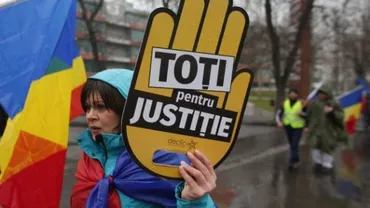Mesajul protestatarilor din Cluj pentru bucureșteni: Dacă noi putem să venim pe jos, voi nu aveți niciun motiv să nu veniți sâmbătă seară