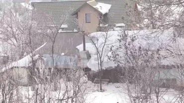 Un violator a adormit în patul victimei: Beat-criţă, bărbatul a fost trezit de polițiști (VIDEO)