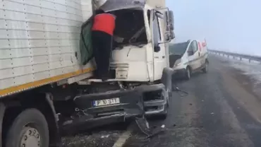 CARAMBOL în România! Mai multe MAȘINI implicate, printre care și două TIR-uri! DETALII DE ULTIM MOMENT (VIDEO)