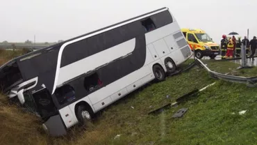 Un autocar plin cu liceeni s-a răsturnat pe o șosea din sud-vestul Franței