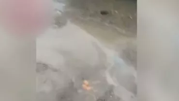 Haz de necaz, la Rădăuți: Ouă fierte într-o groapă din mijlocul unei intersecții aglomerate (VIDEO)