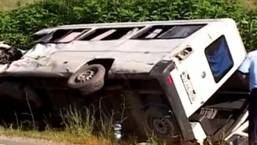 Un microbuz care transporta copii s-a răsturnat în Hunedoara