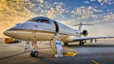 Descoperire ȘOCANTĂ într-un avion privat! Le transportau în 15 TROLERE…Vei rămâne fără cuvinte! (FOTO)