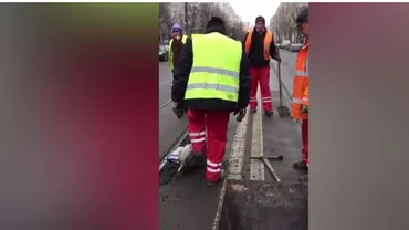 Oare când o să EVOLUEZE și România?! ASFALTARE CU PICIOARELE, la propriu, în Iași (VIDEO)