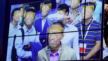 Tehnologia care dă FIORI: Poliţia chineză poartă ochelari de RECOGNIŢIE facială!