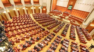 Arad: Poliţia,solicitată să intervină după ce o maşină cu însemnele Camerei Deputaţilor a blocat poarta unei bolnave care avea o urgenţă medicală. Incredibil cine era la volan (FOTO)