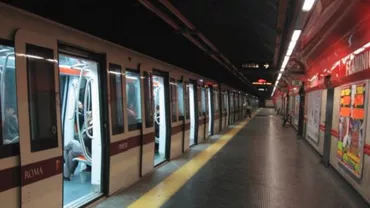 Copil CĂZUT pe ȘINELE de METROU, salvat de un tânăr (VIDEO)