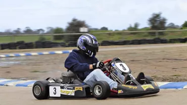 Accident ȘOCANT într-un PARC DE DISTRACȚII: O femeie a murit după ce și-a prins părul într-un kart