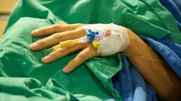 Fetița bolnavă de cancer, ai cărei părinți au refuzat să o trateze de teamă că doctorii îi vor fura şi vinde organele, A MURIT
