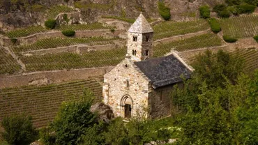 EVUL MEDIU ÎN SPRIJINUL MODERNITĂȚII: Bisericile cu turle, folosite pentru a crește conectivitatea mobilă în zonele rurale