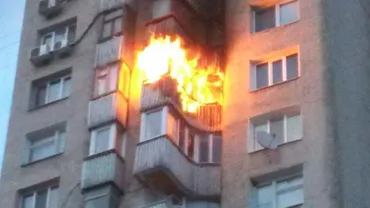 Incendiu puternic într-un bloc din București