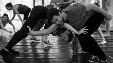Lecție deschisă de dans contemporan la Teatrul Tineretului! (FOTO)