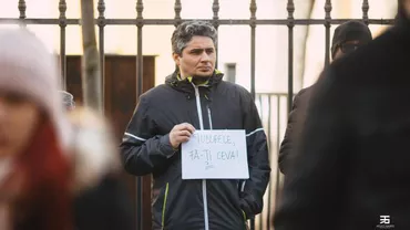 Un nou flashmob de senzaţie în faţa sediului PSD din Sibiu. "Vă vedem şi nu vă văd bine" (FOTO, VIDEO)