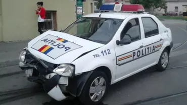 O maşină de la Poliţia Rutieră a fost tamponată de o şoferiţă care a trecut pe roşu în Sibiu