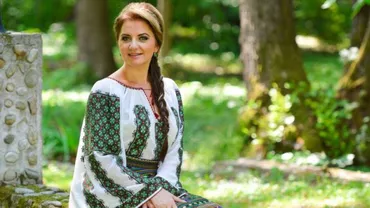 Cântăreaţă de muzică populară, AŞEZATĂ pe opera lui Brâncuşi. De ce nu poate fi AMENDATĂ  (FOTO)
