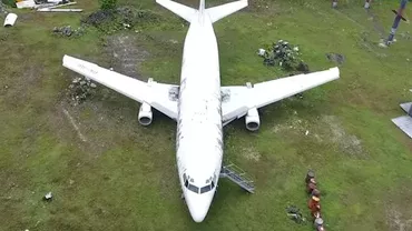 Misterul avionului abandonat pe câmp (VIDEO)
