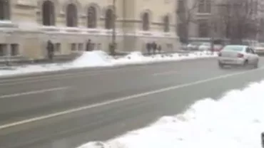 PMB: 80% din arterele principale ale Capitalei sunt "la negru". Aproximativ jumătate din străzile secundare au fost deszăpezite