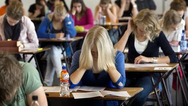 Motivul HALUCINANT pentru care elevii unui liceu sunt „sechestraţi” în clădire (VIDEO)