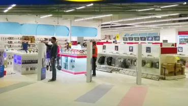 Un mare retailer închide magazinele din mall-uri