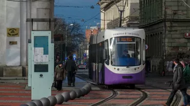 O femeie din Timișoara a fost ÎNJUNGHIATĂ în tramvai