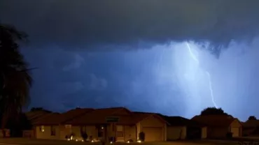 Biserică lovită de fulger în timpul slujbei. 16 persoane au murit