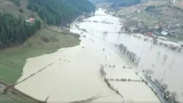 VIDEO INCREDIBIL: DN10, blocat la Sita Buzăului de revărsarea râului Buzău