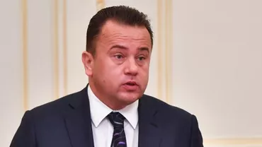 Liviu Pop a deschis un manual de Limba Română și a rămas șocat. Specialiștii îl liniștesc (FOTO)