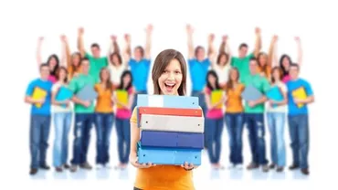 E OFICIAL! Preşedintele a semnat LEGEA care acordă elevilor REDUCERI între 50% şi 75%!