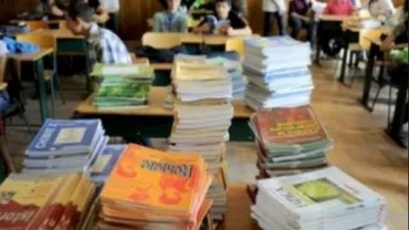 PMP și USR sesizează CCR cu privire la proiectul de înființare a editurii unice pentru manualele școlare