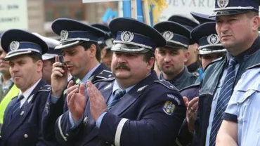 Fidelizarea polițiștilor și militarilor: Vacanţe decontate, ajutor pentru ratele la casă, concediu paternal