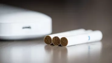 Specialiștii, îngrijorați de reclama agresivă la ţigările IQOS și Glo: ”Firmele creează o iluzie că aceste echipamente sunt mai puțin nocive” (VIDEO)